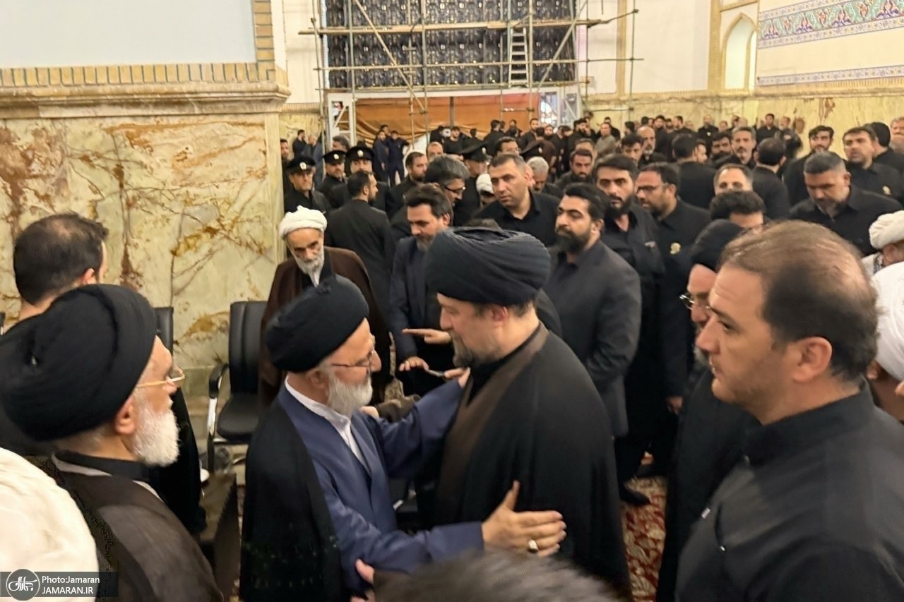 علیاصغر حجازی و سید حسن حسن خمینی در مراسم تدفین رهبر شهید + عکس علیاصغر حجازی و سید حسن حسن خمینی در مراسم تدفین رهبر شهید + عکس