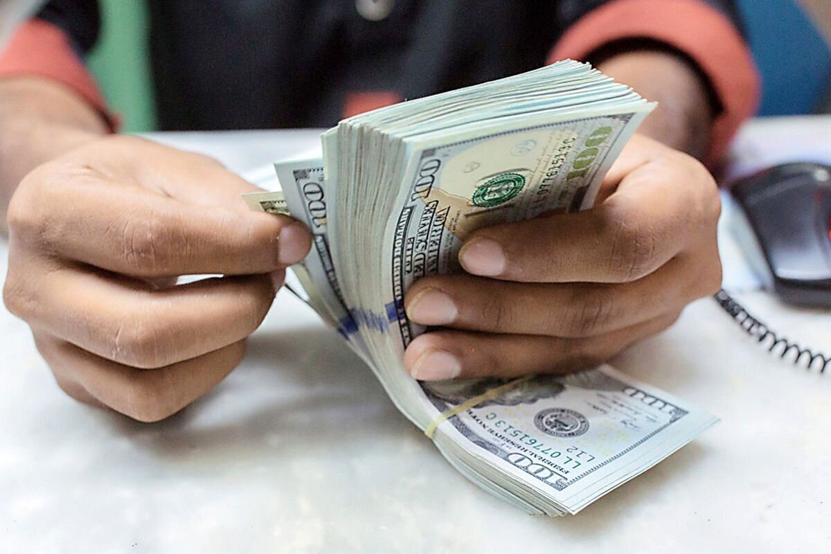آخرین قیمت دلار، یورو و درهم در مرکز مبادله / دلار صعودی ماند