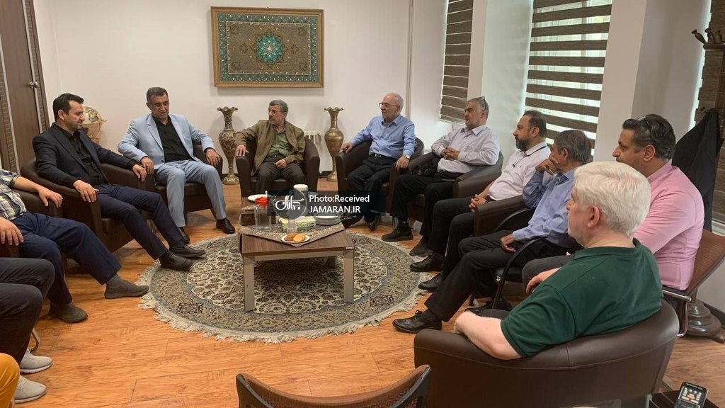 نشست در دفتر احمدی‌نژاد با محور تحولات روز کشور برگزار شد