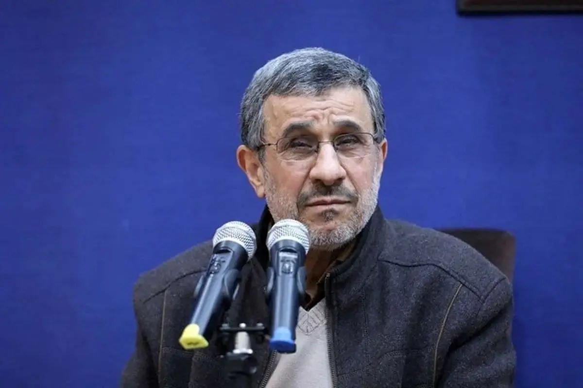 حضور احمدی نژاد در مراسم گرامیداشت رهبر شهید در مصلی تهران+ فیلم