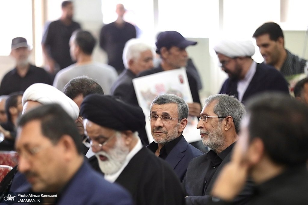 تصاویری از حضور احمدی نژاد در مراسم بزرگداشت رهبر شهید