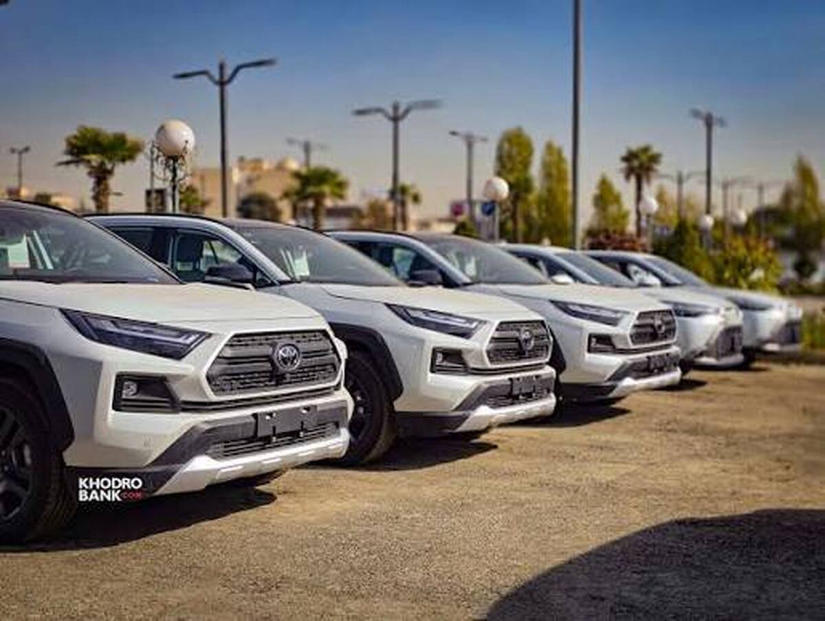 ثبت سفارش خودرو در بن‌بست/ مجوزهای رایگان، رانت میلیاردی بازار واردات شدند!