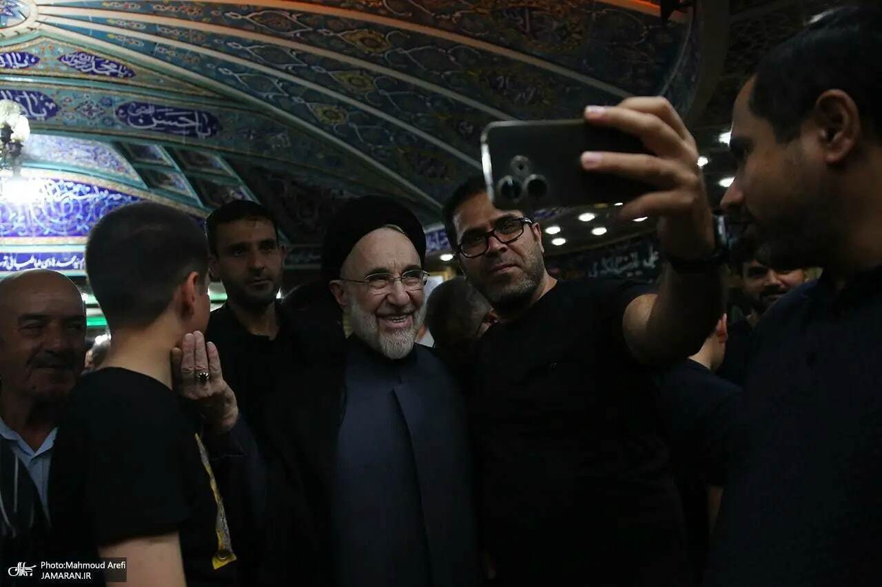 عکسی متفاوت از محمد خاتمی در شب تاسوعا وایرال شد