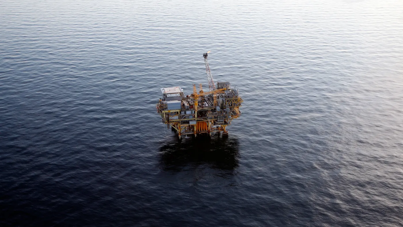 Oil Drops to Seven-Month Low as Libya Adds to Persistent Surplus