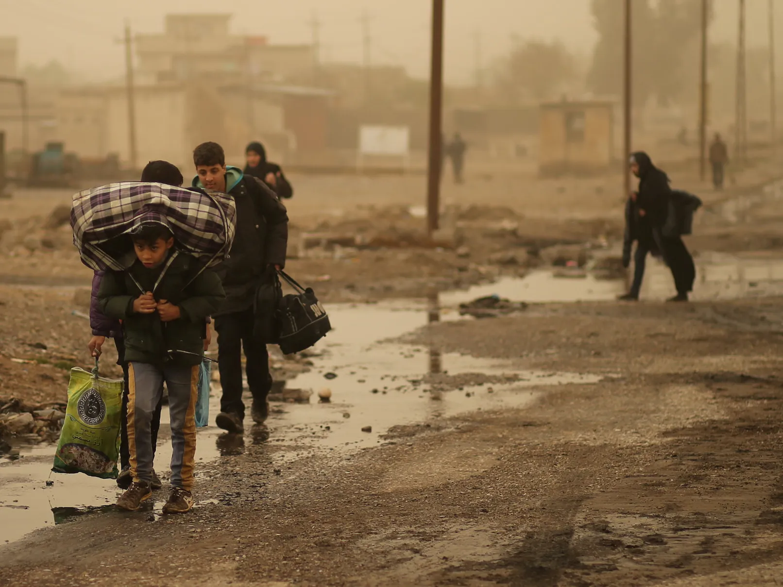 Thousands more Iraqis flee Mosul as military advances