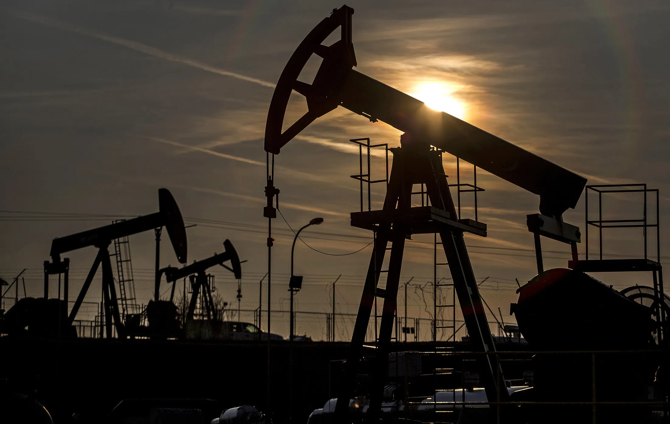 With Deal Done, OPEC Faces Hurdles in Making Output Cuts Work