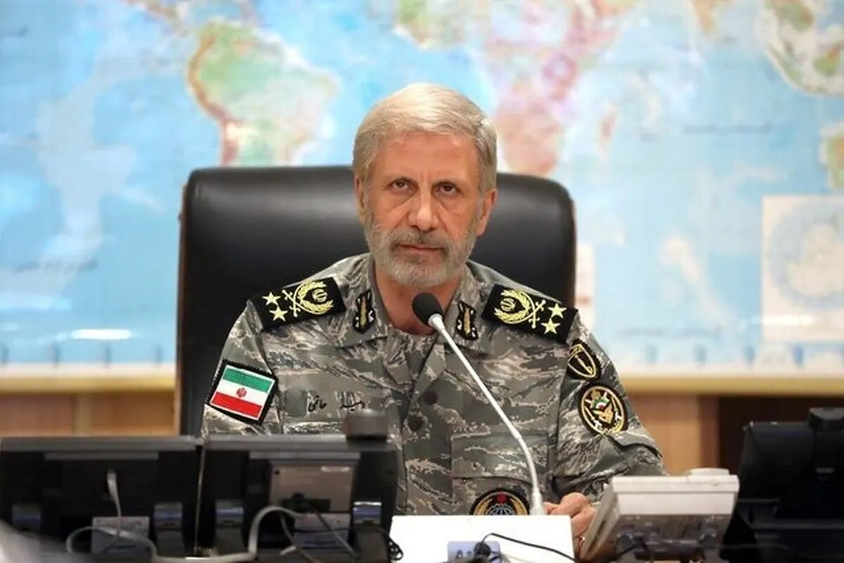 فرمانده ارتش: اجازه نمی دهیم یک وجب از خاک ایران جدا شود