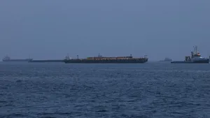 خط قرمز جدید در تنگه هرمز / شناور‌های متخلف جریمه و توقیف می‌شوند