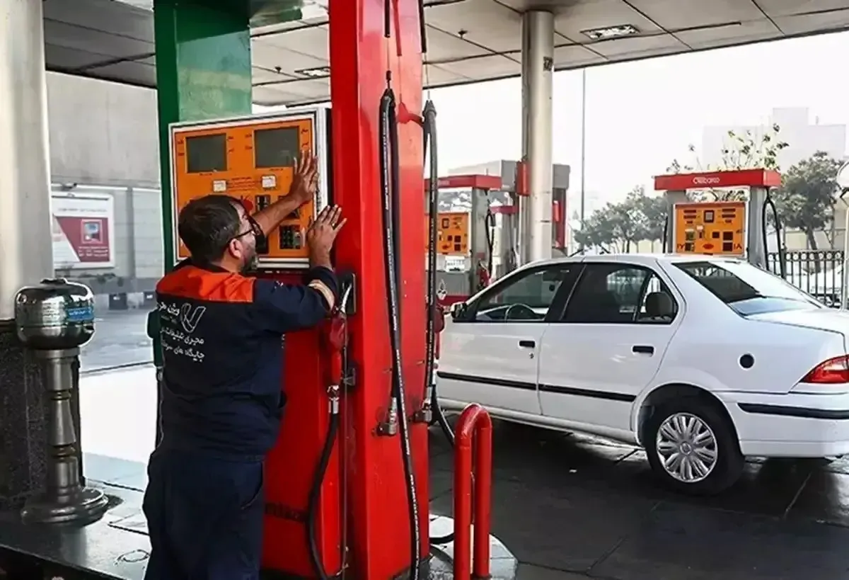 قیمت نجومی بنزین ایرانی/ فروش بنزین ۷۰ تا ۱۰۰ هزار تومانی به مردم