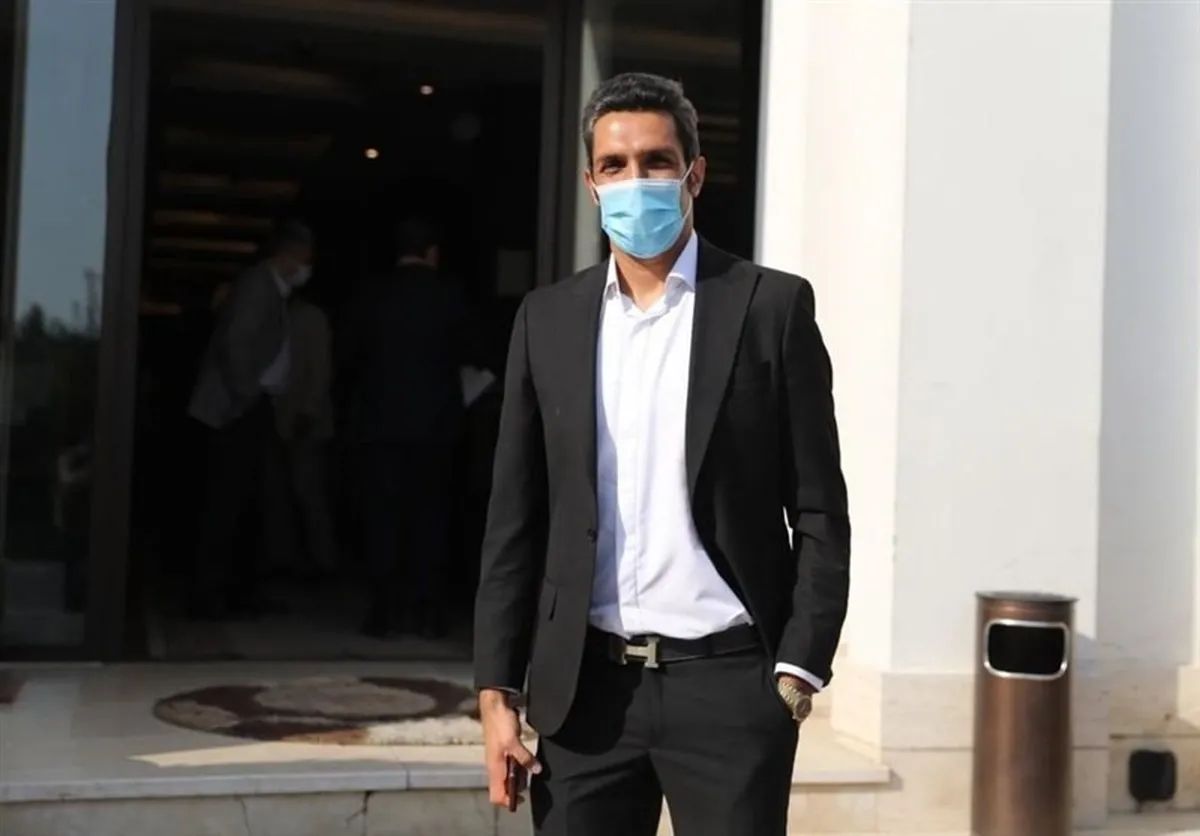 سپهر حیدری از کشور خارج شد