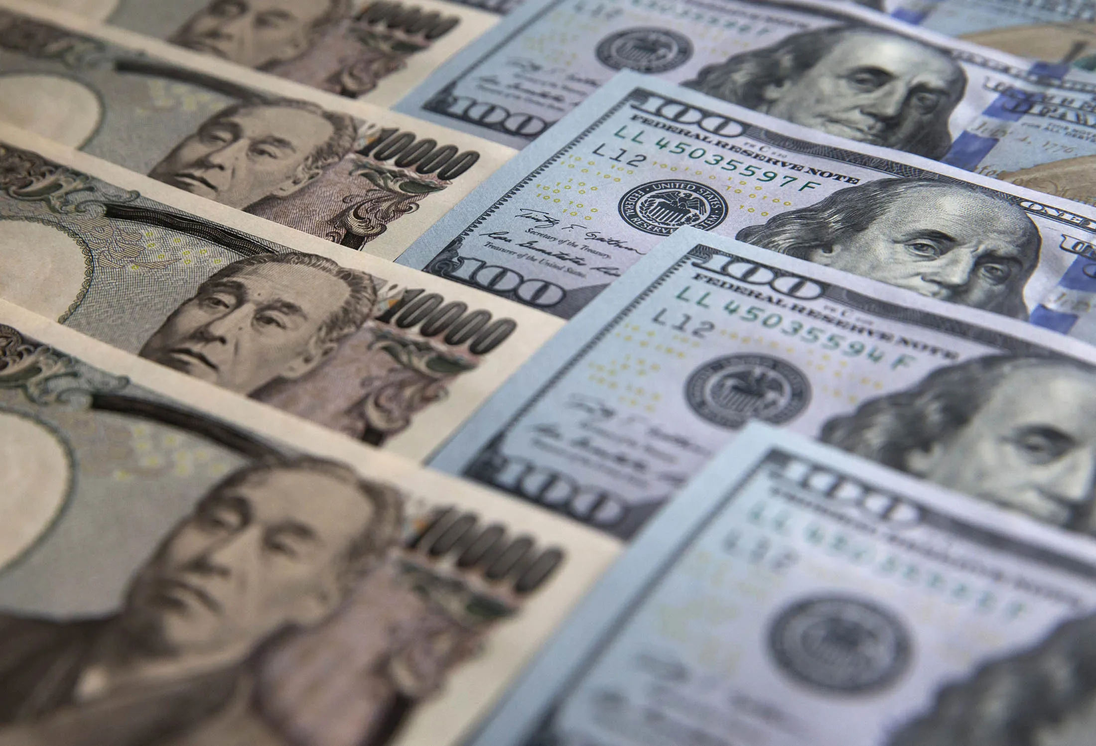 Trump Trades Falter as Dollar Falls, Bonds Gain