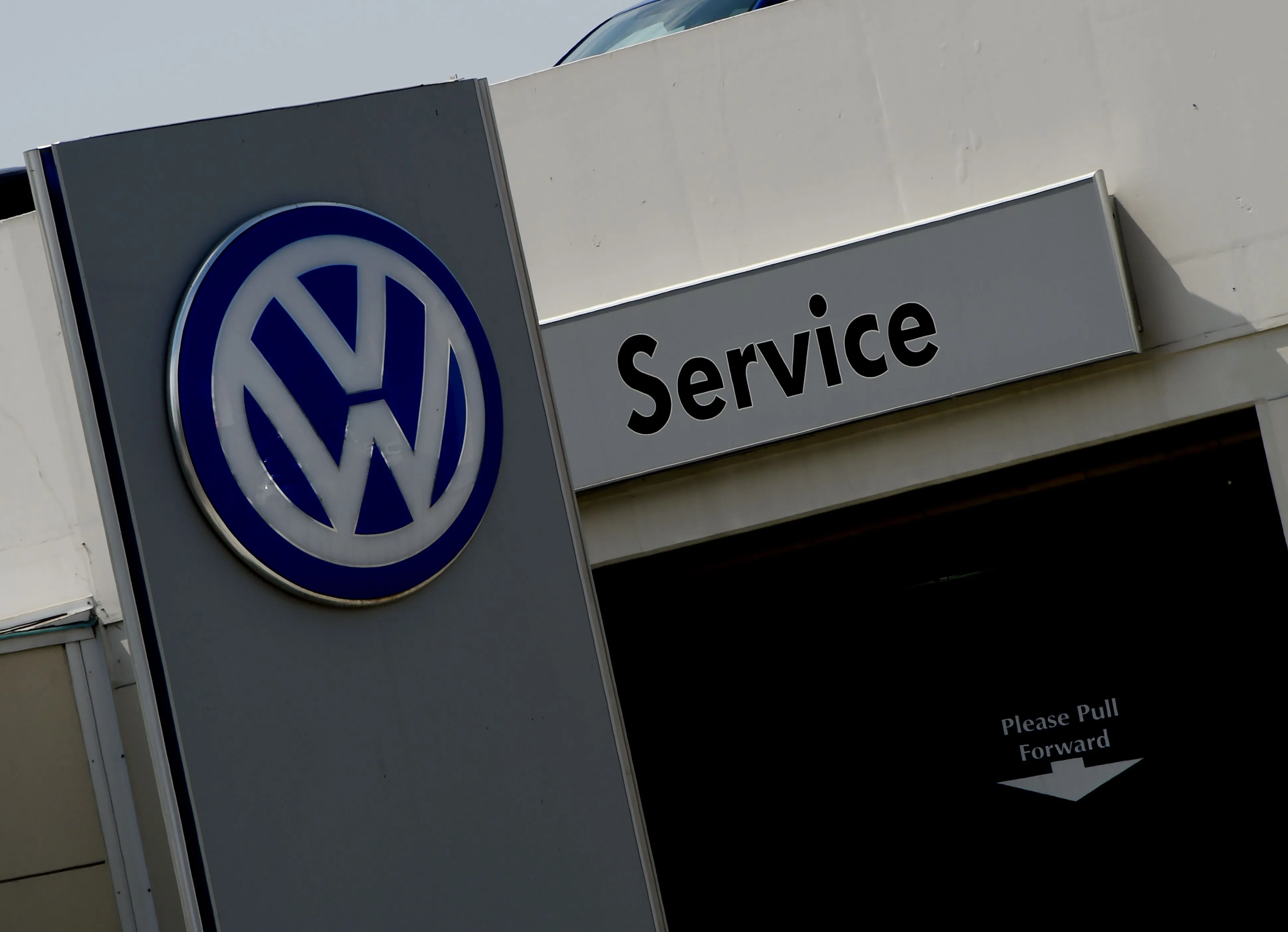 EU finds Volkswagen broke consumer laws in 20 countries: Die Welt