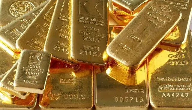 عقب‌نشینی طلای جهانی از رکورد/ سرمایه‌گذارن عقب‌نشینی کردند