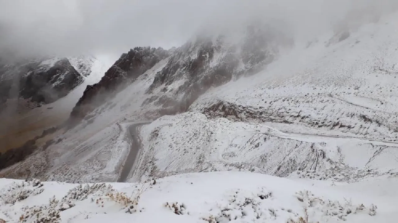 روستاهای مرزی ۳ شهرستان آذربایجان غربی سفیدپوش شد + فیلم
