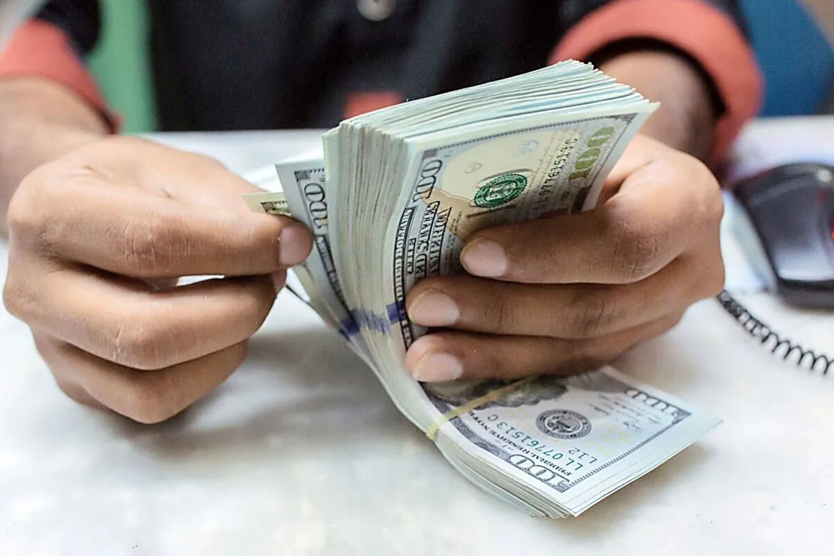 آخرین قیمت دلار، یورو و درهم در مرکز مبادله / دلار صعودی ماند
