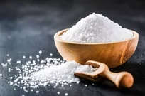 نشانه‌های هشداردهنده کمبود سدیم در بدن / مصرف بسیار کم نمک هم سلامت را به خطر می‌اندازد