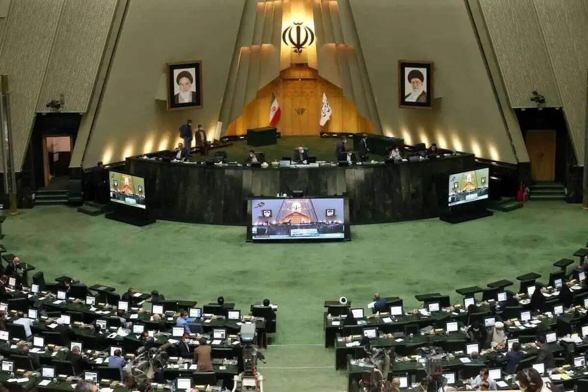 نامه جمعی از نمایندگان مجلس به رئیس‌جمهور: هر چه سریع‌تر لایحه مقابله با نشر محتوای خلاف واقع را پس بگیرید