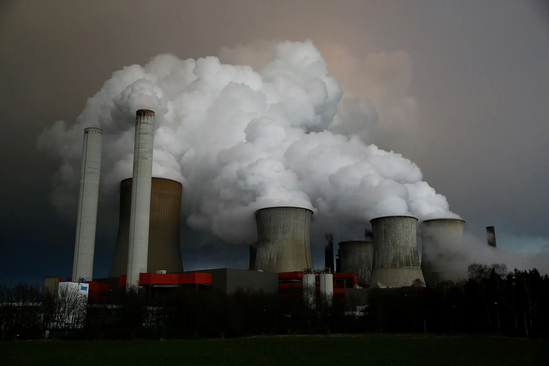Britain ratifies Paris climate agreement