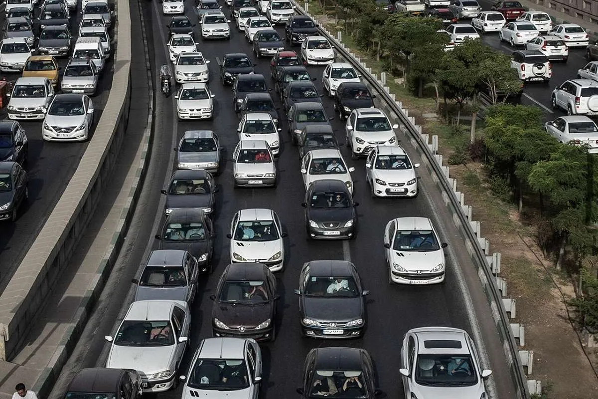آخرین وضعیت ترافیکی و جوی محورهای مواصلاتی کشور / ترافیک سنگین در محورهای ورودی به تهران گزارش شد