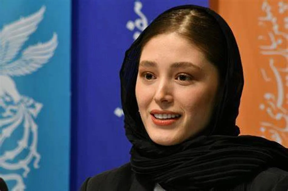فرشته حسینی با گریمی عجیب و متفاوت راهی جشنواره کارلووی می‌شود + عکس
