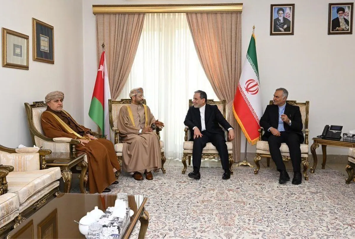 دیدا ر عراقچی با وزیر امور خارجه عمان پیش از آغاز دور پنجم مذاکرات