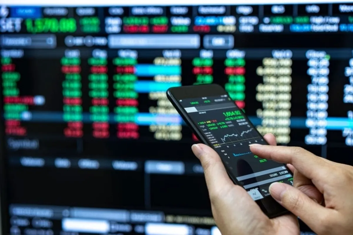 پیش‌بینی بورس فردا یکشنبه ۱۸ آبان ۱۴۰۴ / خریدار یا فروشنده، برنده کدام است؟