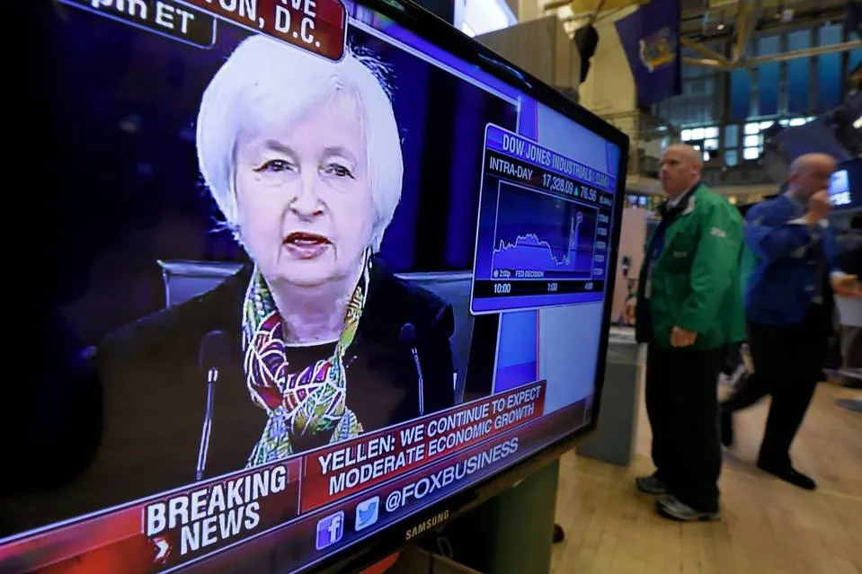 Dollar turns defense into attack ahead of Fed minutes