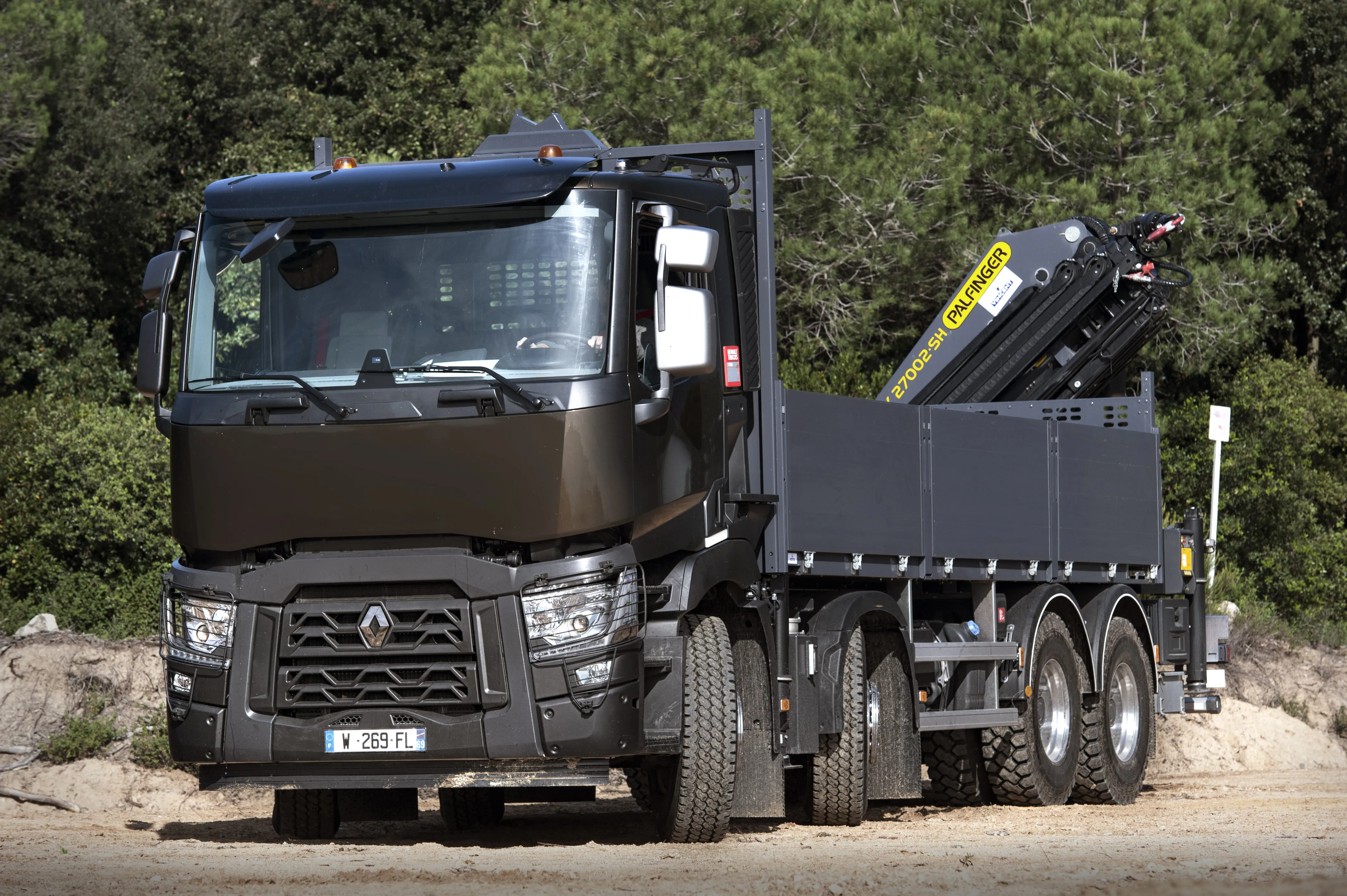 Renault Trucks, Arya Diesel Motors Sign 2 Agreements