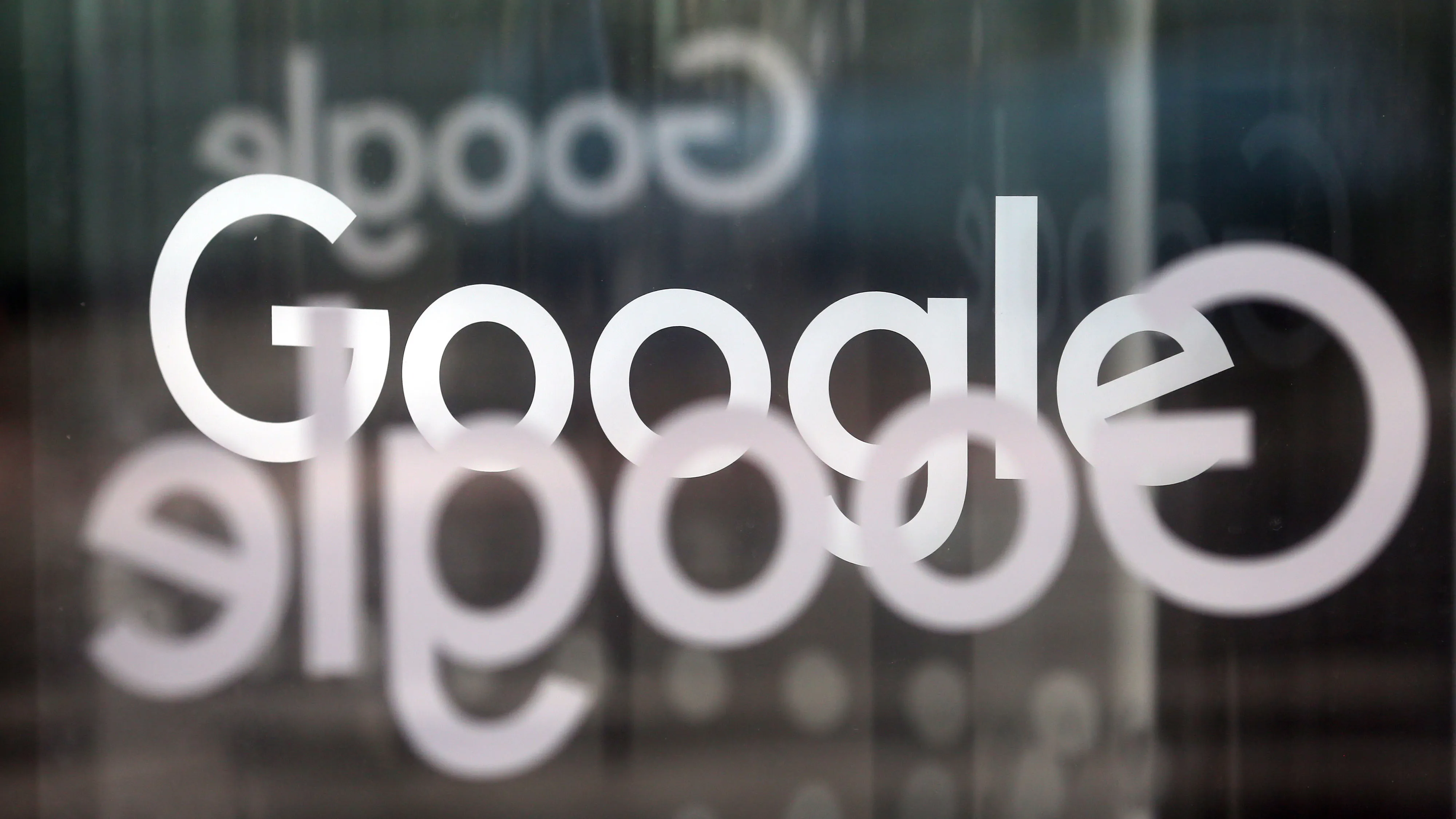 Sandberg Called `Hypocrite' as Facebook, Google Shield Pay Data