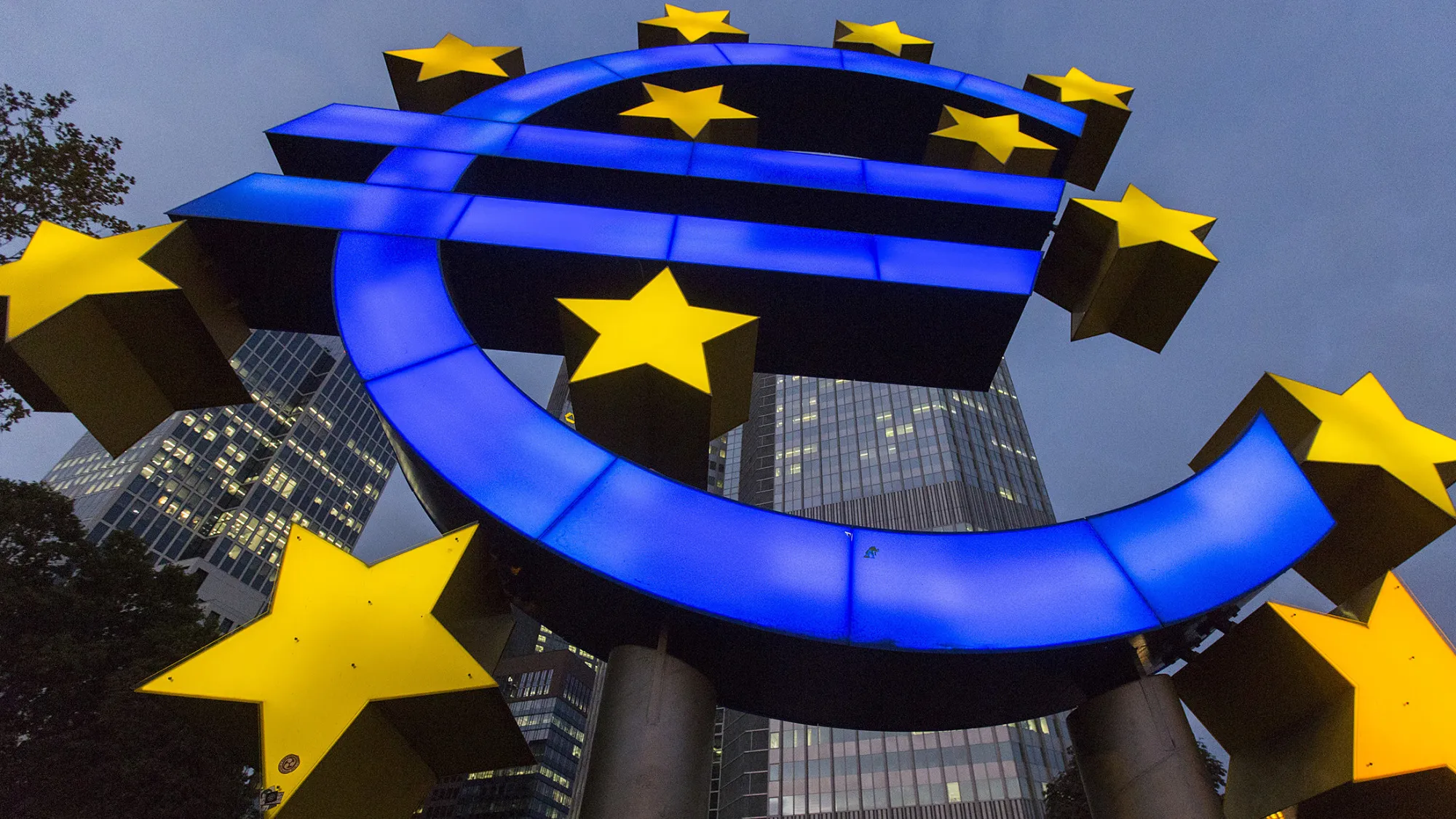 European Stocks Rise With Spanish Bonds Before ECB; Oil Rallies