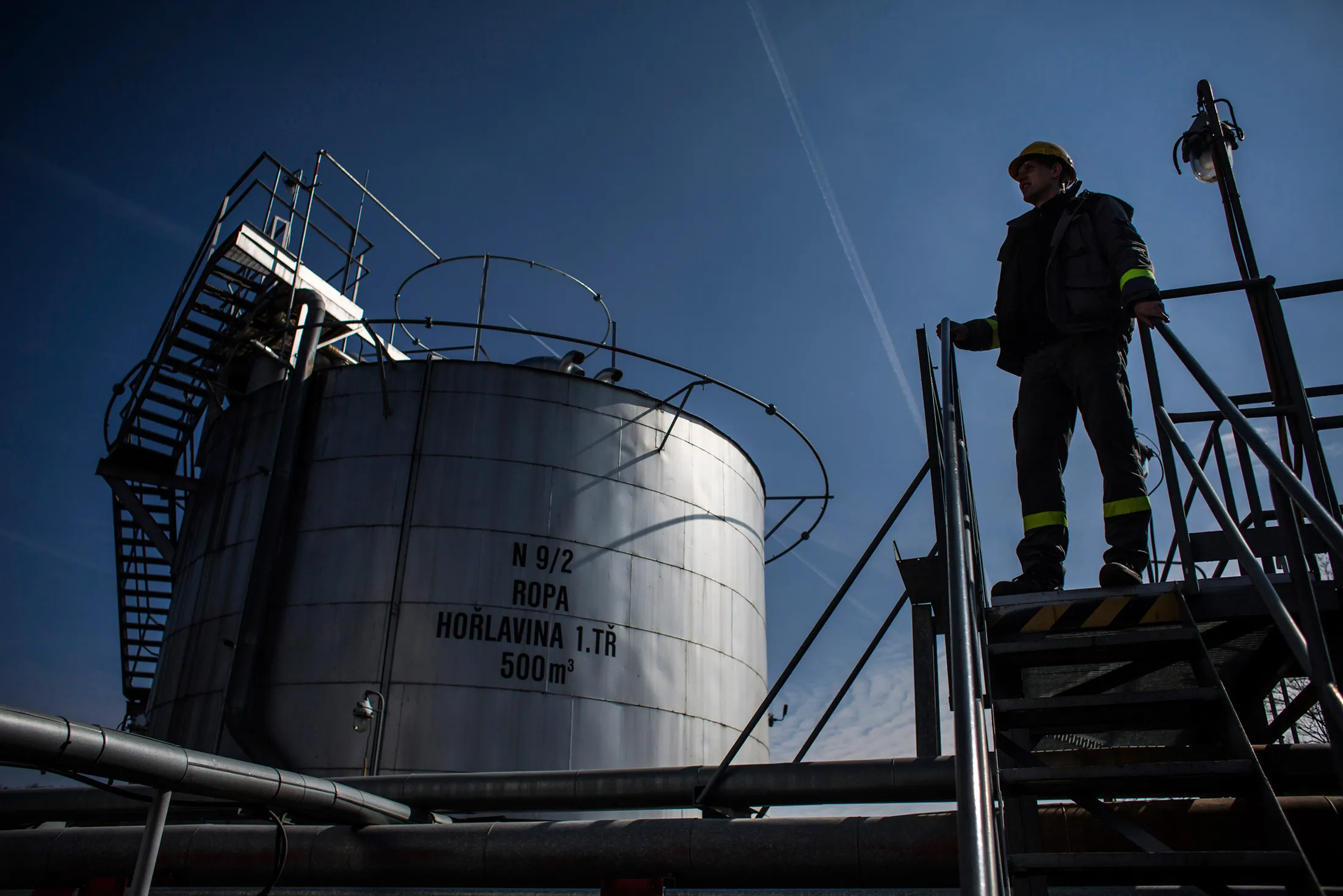 Oil Market Glut Grows Bigger as Saudi Arabia Says Worst Is Over