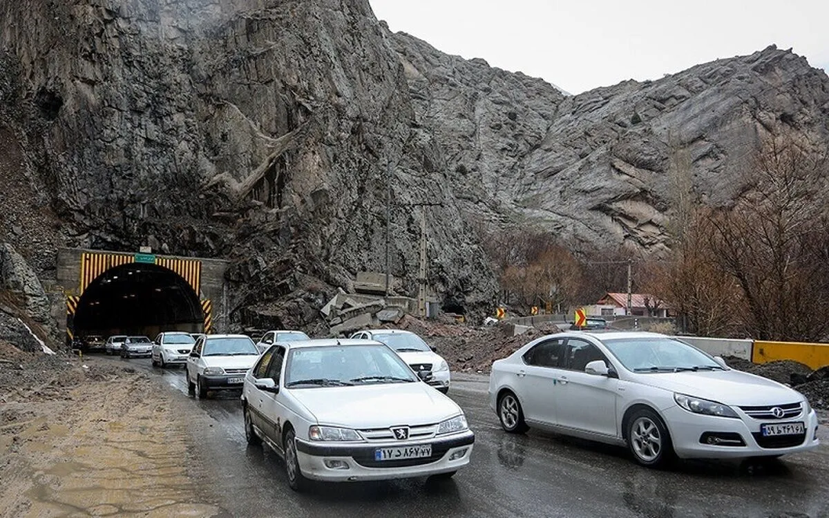 احتمال ریزش سنگ در جاده چالوس