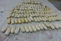 خارج-کردن-200-بسته-تریاک-از-معده-سرنشینان-یک-خودرو