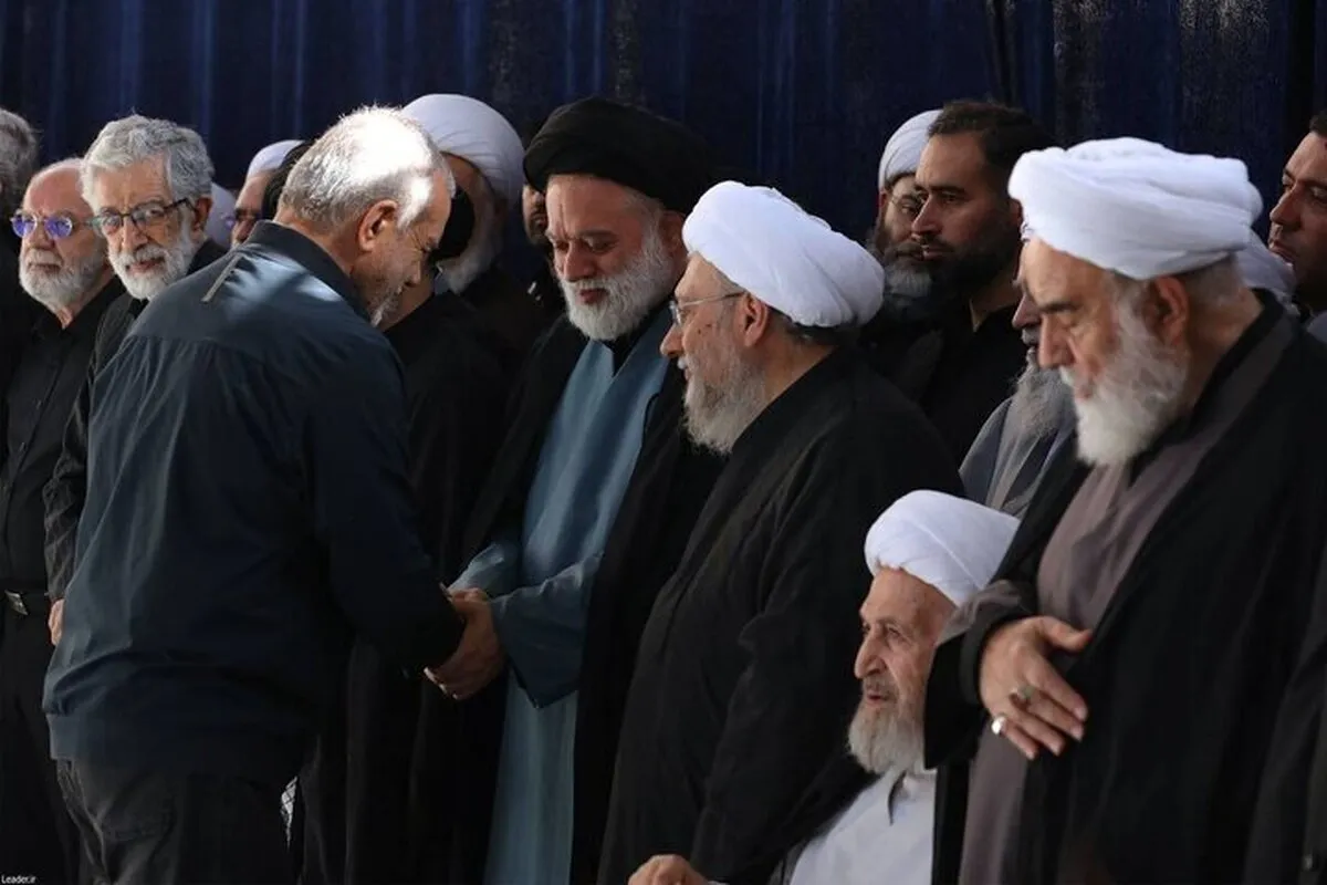 گفتگوی پزشکیان و آملی لاریجانی با فرزند ارشد رهبر شهید + عکس