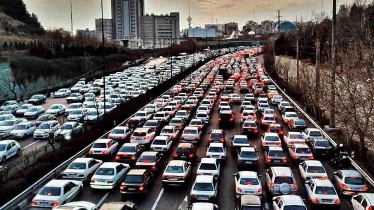 ترافیک سنگین و پرحجم در معابر شهر تهران