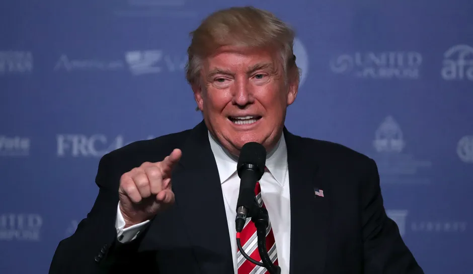 Trump closes in on Clinton's projected electoral lead: Reuters/Ipsos Poll