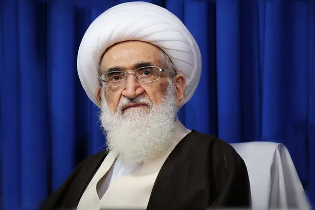 آیت الله نوری همدانی: دستاوردهای دولت باید در سفره مردم دیده شود