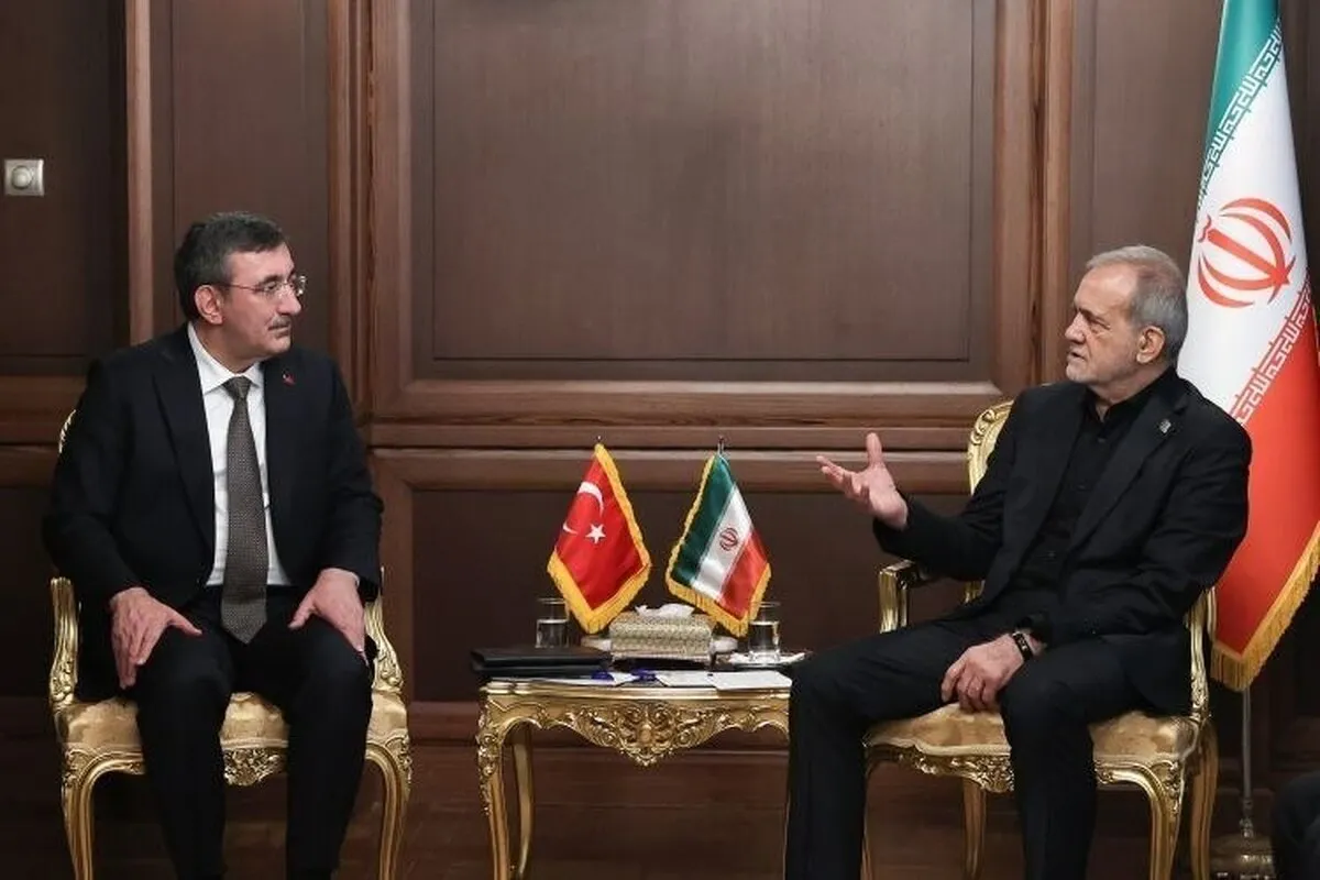 روایتی از دیدار مهم پزشکیان و معاون رئیس جمهور ترکیه/ تمام دنیا شاهد مقاومت ملت ایران بود