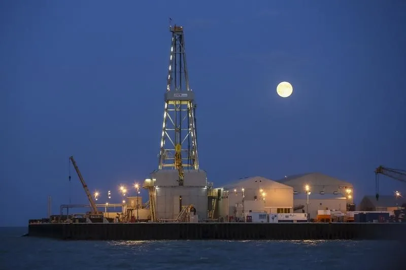 Oil prices rise on falling shale output, renewed hopes of OPEC cut