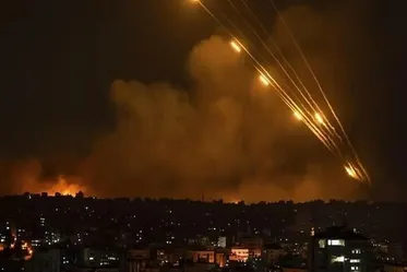 Iran fires hundreds of missiles at Israeli regime (+VIDEOS)
