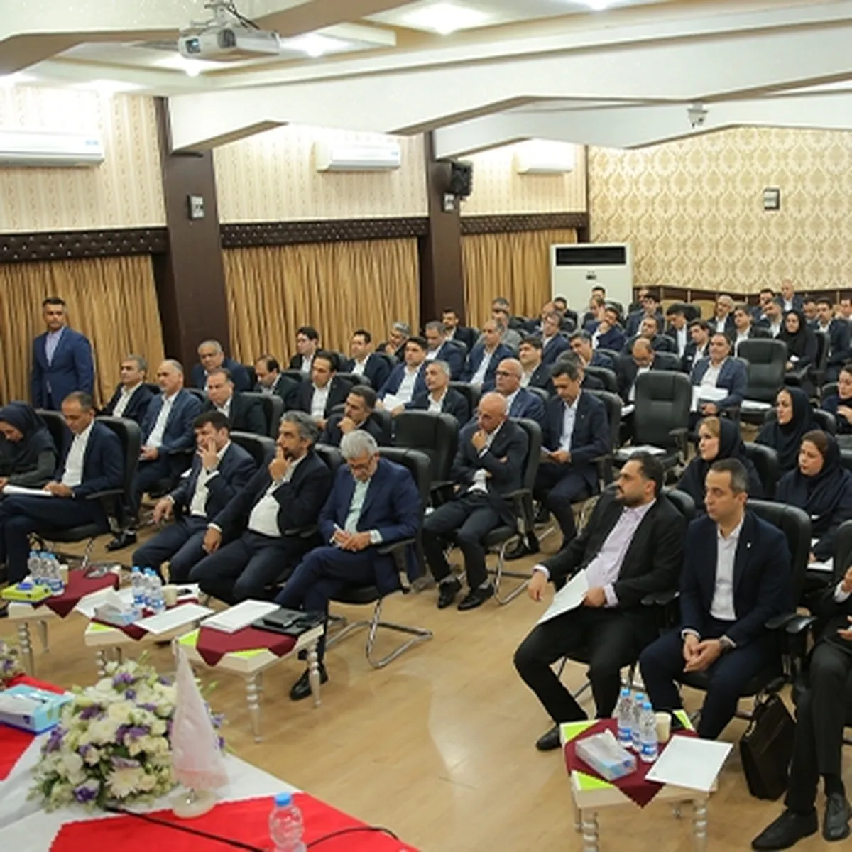 تاکید مدیران ارشد بانک اقتصادنوین بر لزوم توسعه همه جانبه بانک
