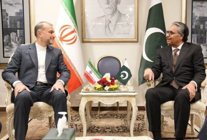 Iran, Pakistan foreign ministers hold meeting in Islamabad