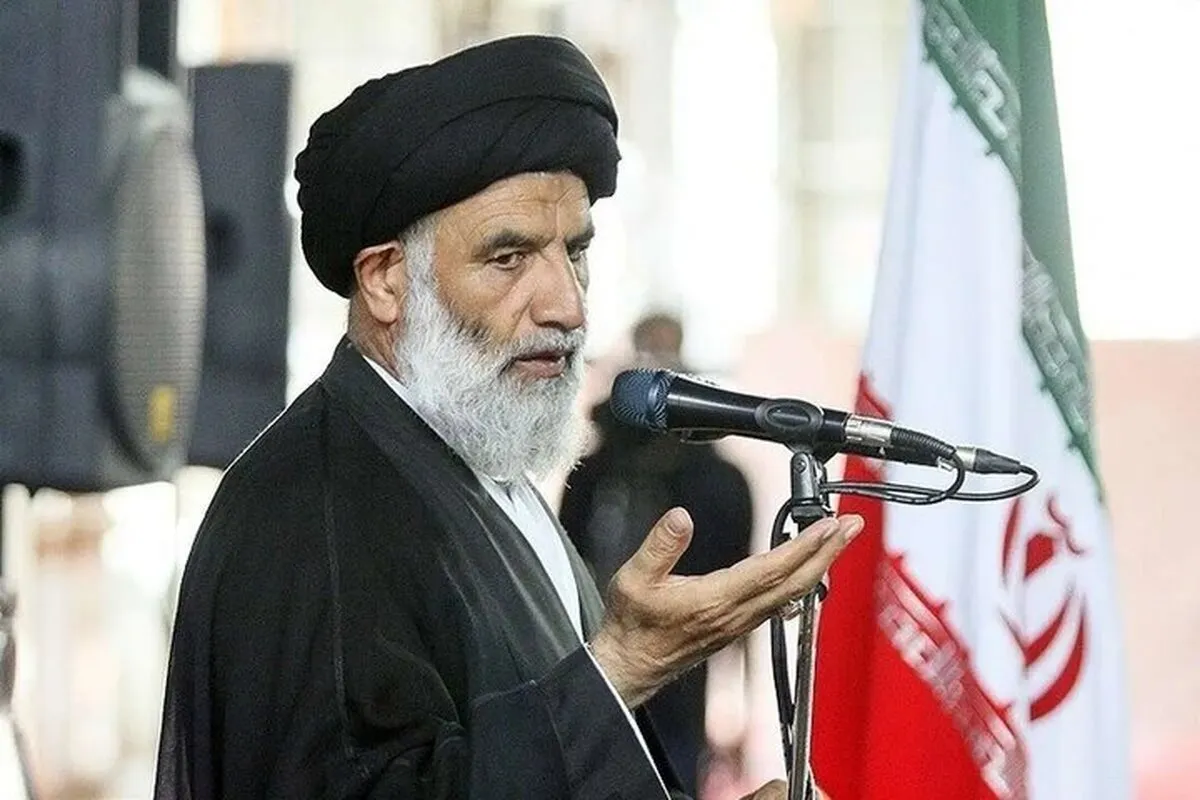 تصویر توجه برانگیز امام جمعه اهواز در شرایط جنگی کشور + عکس