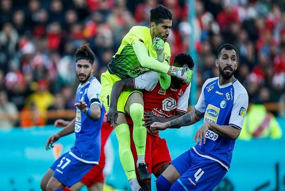 بازیکنان سرخابی بدون کارت بازی / پنجره پرسپولیس بسته است