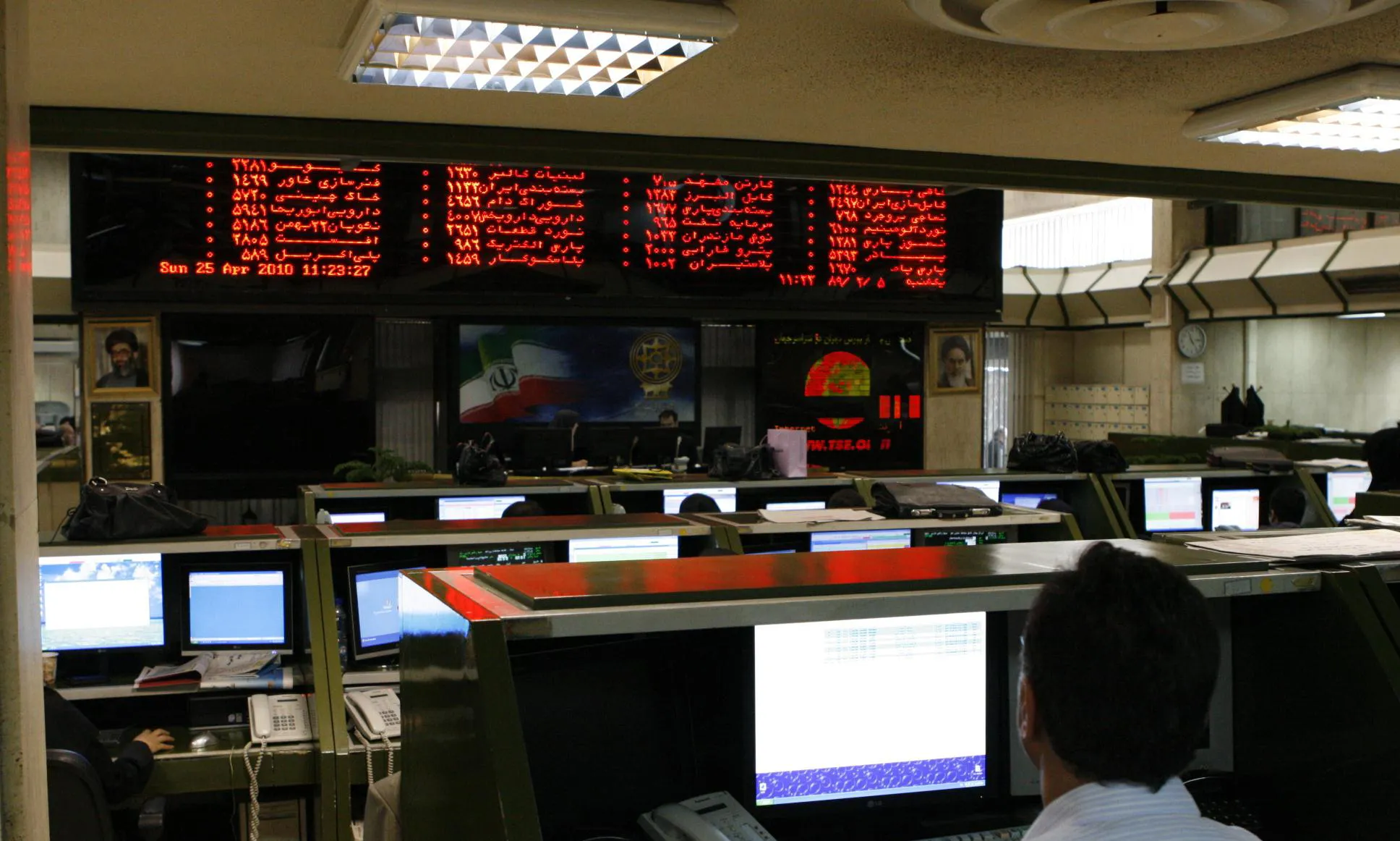 TSE Benchmark Ends Week Above 98,000