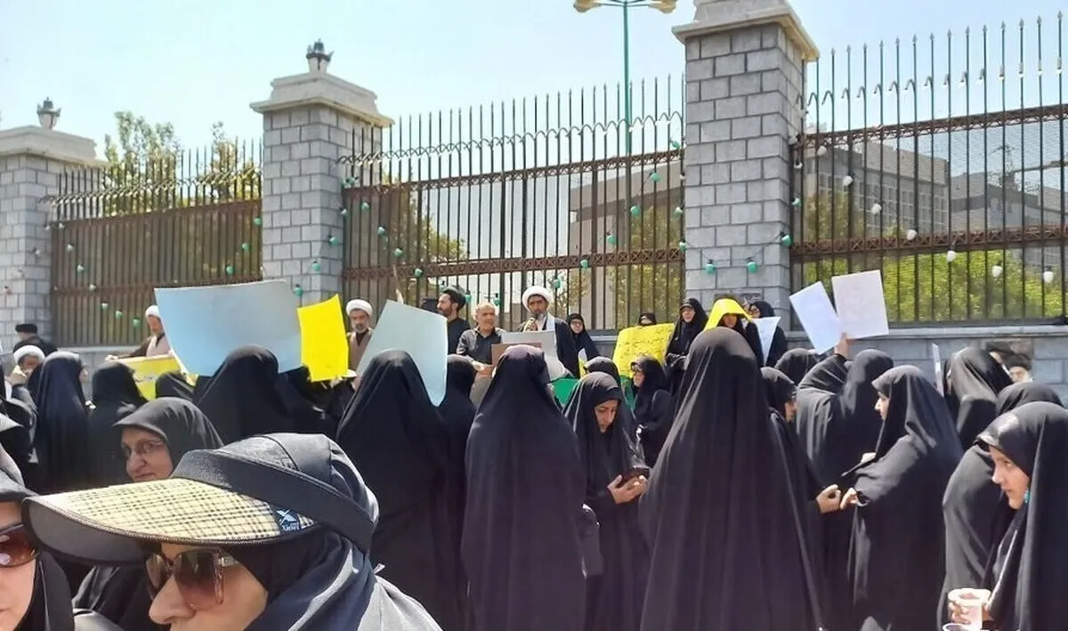 برخورد پلیس با تحصن حامیان حجاب اجباری