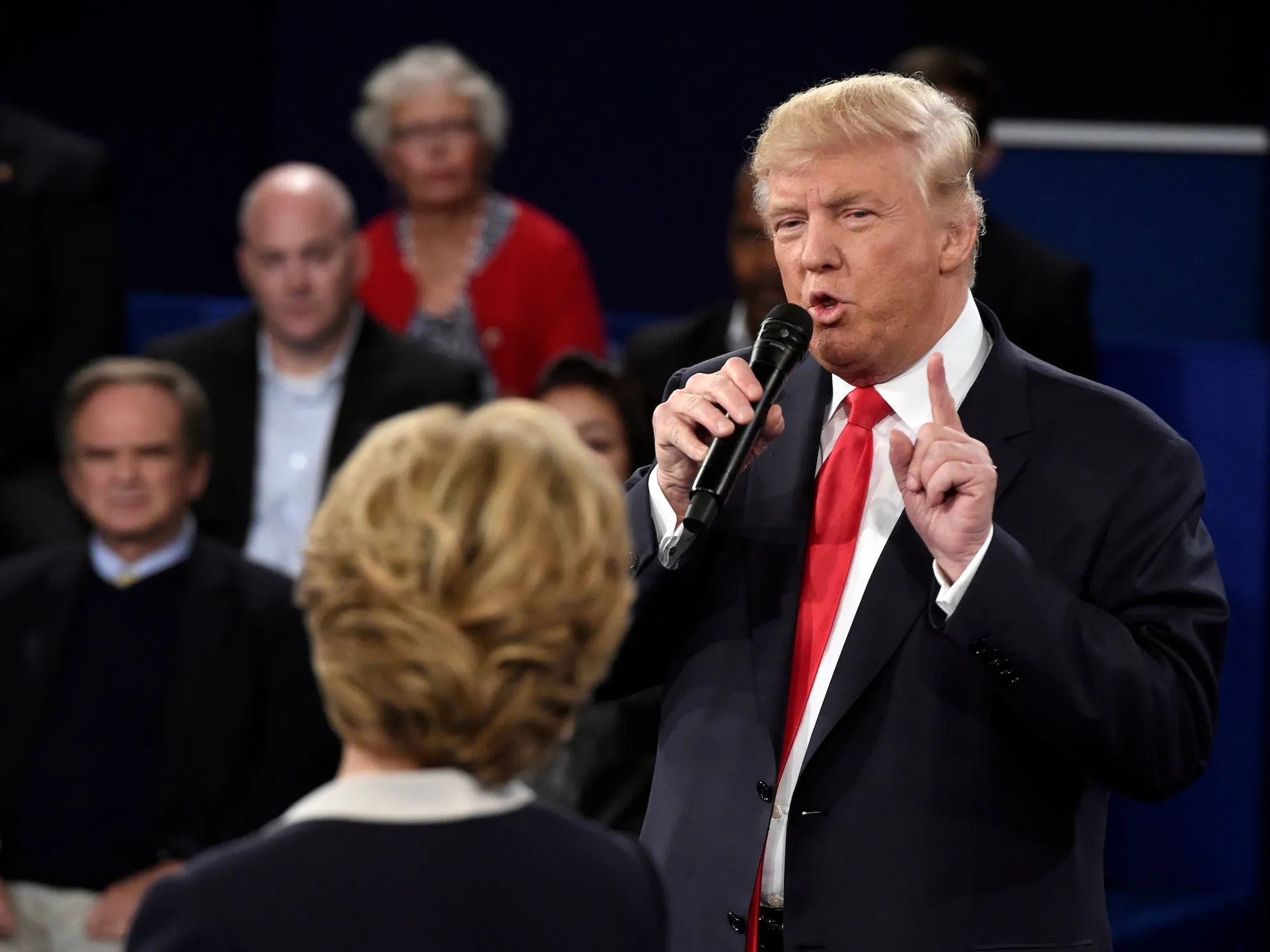 Trump Challenges Clinton to Drug Test Before Final Debate