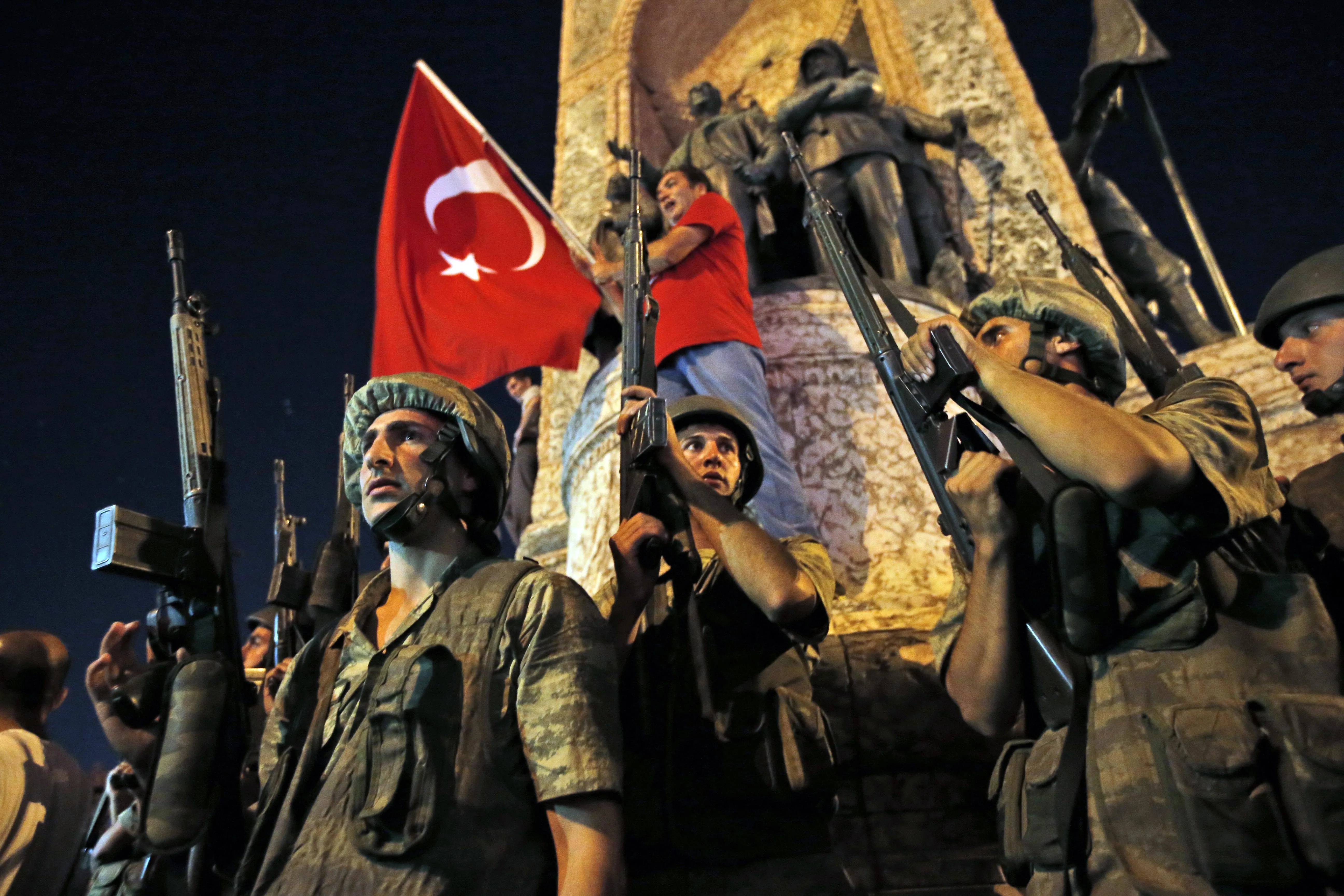 Turkey expels nearly 1,400 personnel from armed forces: Anadolu