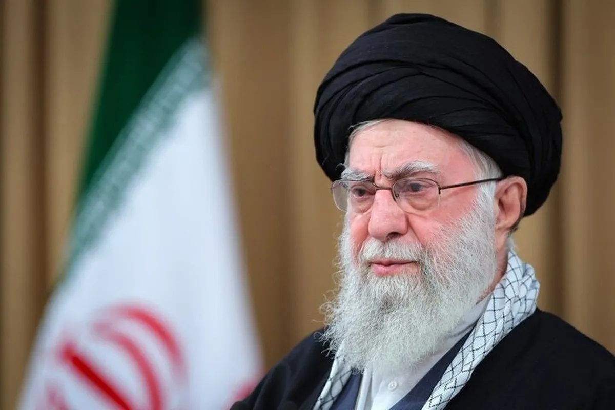 پرچم سیاه عزا بر فراز گنبد حرم رضوی نصب شد
