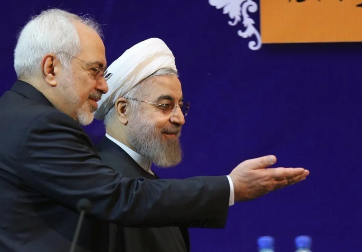 عجیب ولی واقعی / فحاشی به ظریف و روحانی در تجمع شبانه مشهد + فیلم